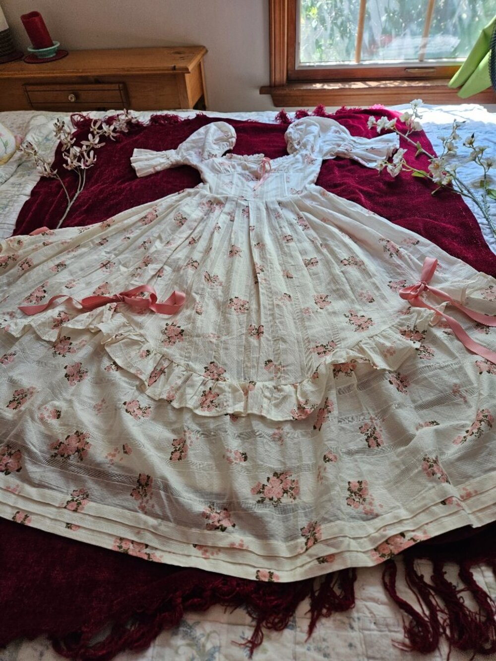 ROSES SMILE VICTORIAN STYLE CORSET DRESS STRONG BONING STUNNING! SIZE S